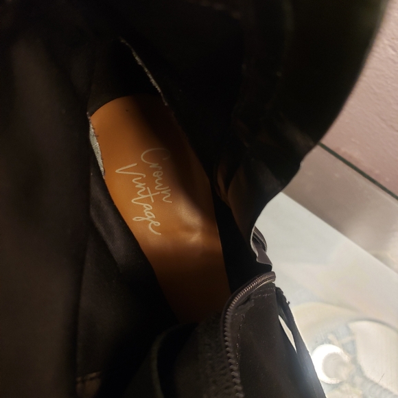 Crown Vintage Asisa Genuine Suede Bootie, Size 8M, Black NWOB - Picture 3 of 6